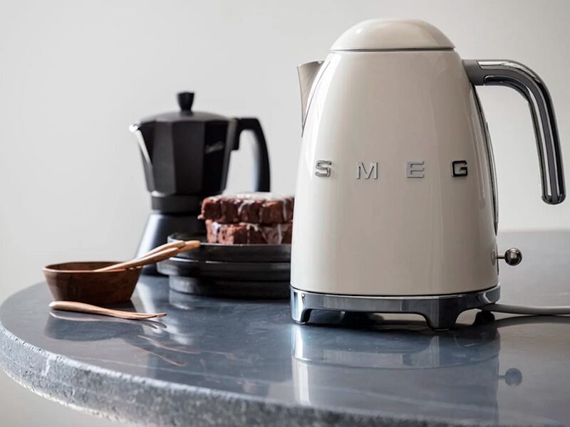 Стальная фурнитура в электрочайниках SMEG